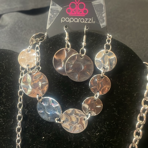 3pc Statement Jewelry Set-silver tone Wear with a black top or dress and wowza - Picture 3 of 4